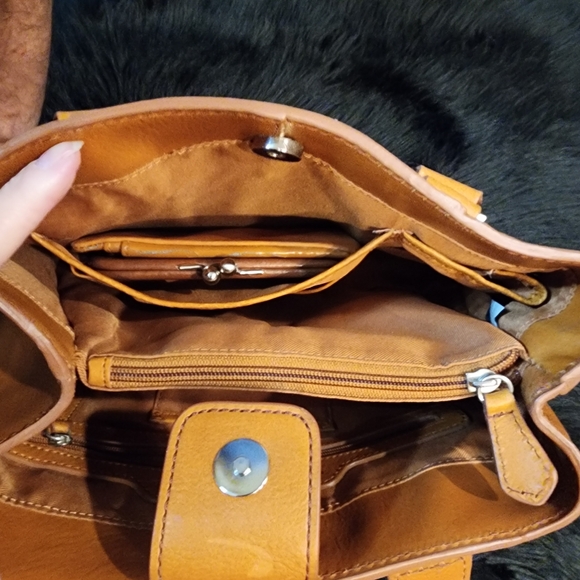 Wilson’s Leather Caramel Colored Tote Bag - Picture 10 of 14